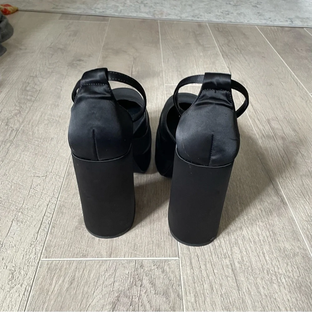 STEVEN MADDEN Charlize Black Satin Platform Heels 8 - Picture 5 of 7